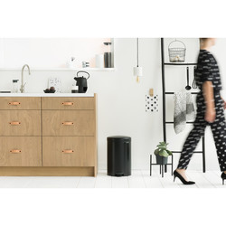 BRABANTIA - NEWICON MATT BLACK PEDALLI ÇÖP KUTUSU 20L (1)