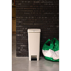 STEPUP SOFT BEIGE PLASTİK PEDALLI ÇÖP KUTUSU 40L - BRABANTIA (1)
