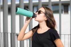 YEŞİL PASLANMAZ ÇELİK TERMOS ŞİŞE 500ML - LEKUE (1)