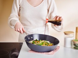 ZENN RECYCLED SİYAH ÇELİK SAPLI WOK TAVA 30CM - 2
